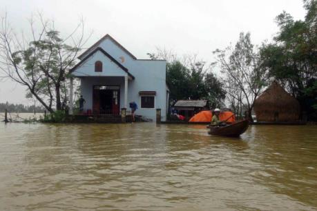 Công an Quảng Nam vượt lũ đưa sản phụ tới bệnh viện kịp thời