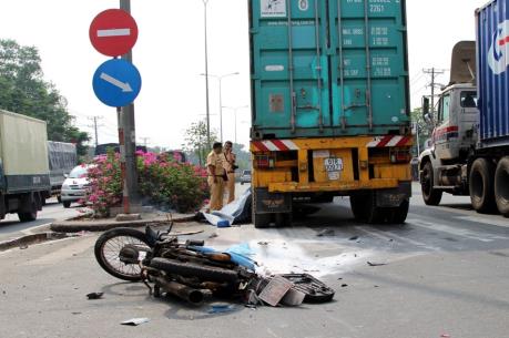 Bình Dương: Tai nạn nghiêm trọng khiến hai người thương vong