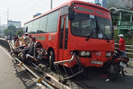 Thanh Hóa: Tai nạn xe khách, 11 người bị thương