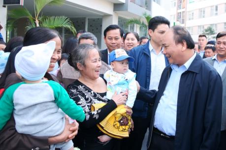 Thủ tướng Nguyễn Xuân Phúc thăm cư dân nhà thu nhập thấp