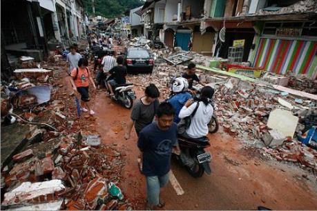 Động đất tại Indonesia: Số người thiệt mạng tăng lên gần 100 người