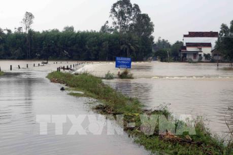 Hàng ngàn hộ dân vùng căn cứ địa cách mạng Nghĩa Hành bị cô lập trong nước lũ