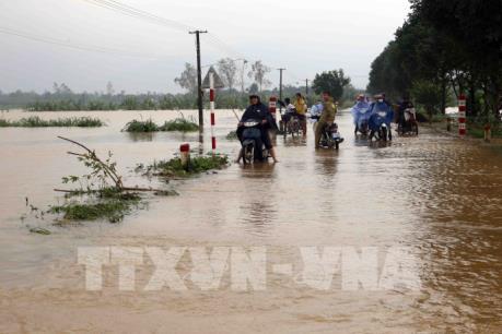 Dự báo thời tiết tối và đêm 15/12: Mưa to gây lũ lớn đổ dồn xuống miền Trung