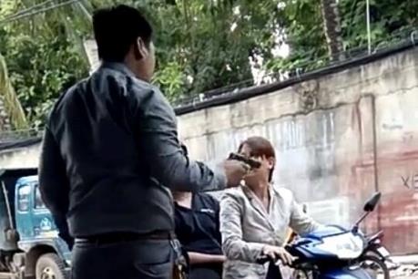 Bắt khẩn cấp giám đốc công ty bảo vệ vì làm giả thẻ ngành công an