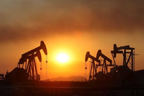 Giá dầu tăng trước triển vọng sản lượng "vàng đen" sẽ giảm