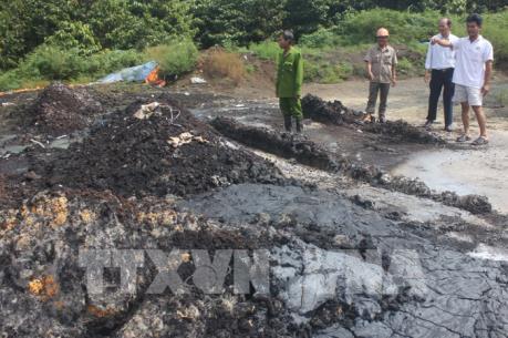 Tây Ninh: Dân tố doanh nghiệp lén chôn lấp chất thải nguy hại