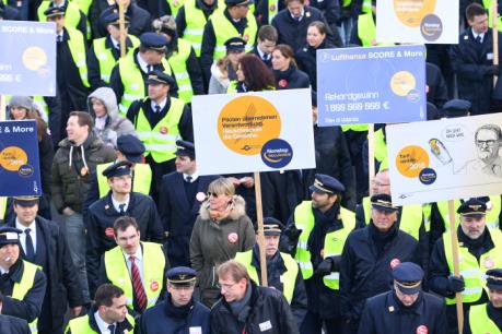 Lufthansa thiệt hại hơn 100 triệu euro do đình công