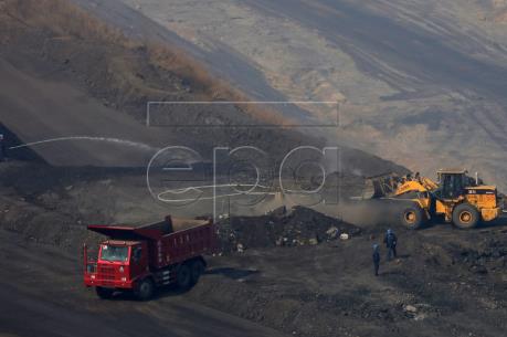 Trung Quốc tạm ngừng nhập khẩu than từ Triều Tiên