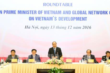 Thủ tướng dự Hội nghị bàn tròn với chuyên gia toàn cầu về phát triển Việt Nam