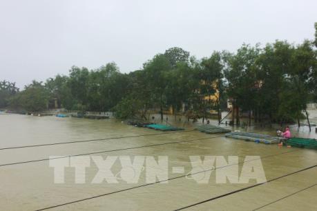 Mưa to kèm dông, nước sông Chảy dâng nhanh gây ngập lụt nhiều nơi tại Yên Bái