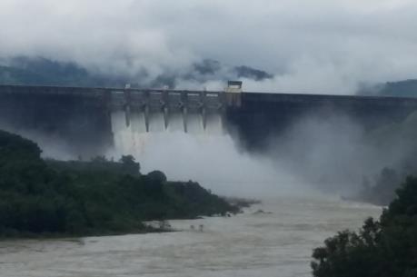 13 hồ chứa thủy điện của EVN đang điều tiết xả lũ