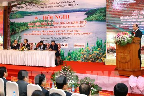 Thủ tướng: Không để tình trạng “trên rải thảm, dưới rải đinh” với các nhà đầu tư