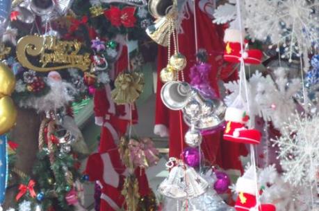 Phố Hàng Mã ngập tràn không khí đón Giáng sinh