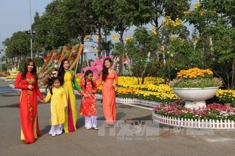 Đa dạng thị trường Áo dài Tết 2017