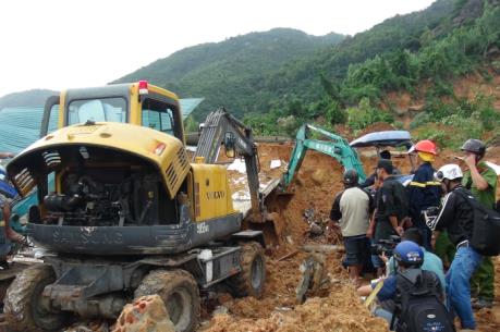 Tập trung cứu chữa nạn nhân của vụ sạt lở núi tại Khánh Hòa