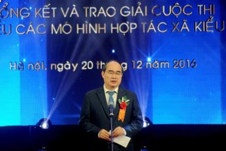 Biểu dương tập thể, cá nhân tiêu biểu và trao giải viết về mô hình hợp tác xã kiểu mới