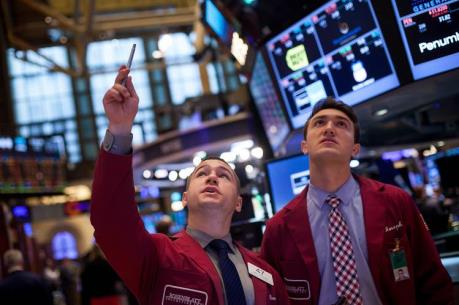 Chứng khoán Âu-Mỹ đi xuống