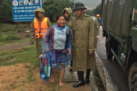 Bộ Công Thương ra quân ủng hộ vùng lũ Bình Định 