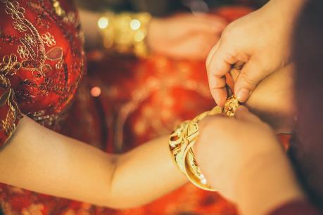 Giá vàng trong nước tiếp tục đà đi xuống