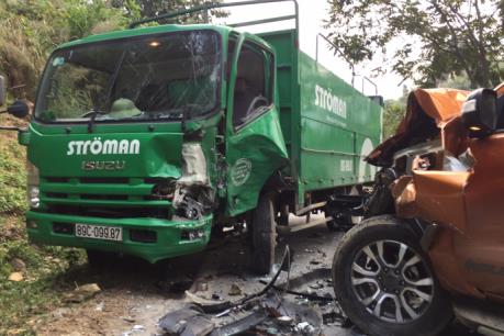 Va chạm giao thông, gây ách tắc tuyến đường duy nhất từ thành phố Lào Cai lên Sa Pa