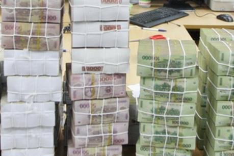 Khen thưởng tập thể và cá nhân tìm ra đối tượng tung tin đổi tiền