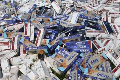 Tây Ninh tạm giữ xe tải vận chuyển gần 11.000 bao thuốc lá nhập lậu