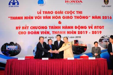 Ký hợp tác về an toàn giao thông cho thanh niên giai đoạn 2017-2019