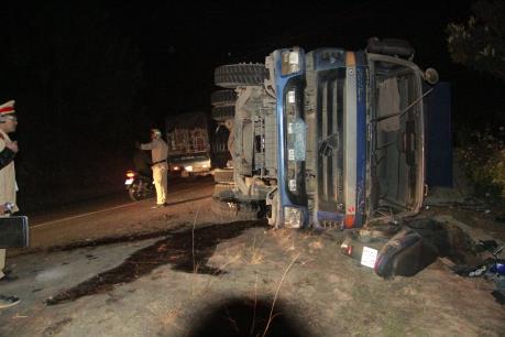 Lâm Đồng: Lật xe trên khúc cua tử thần 1 người chết