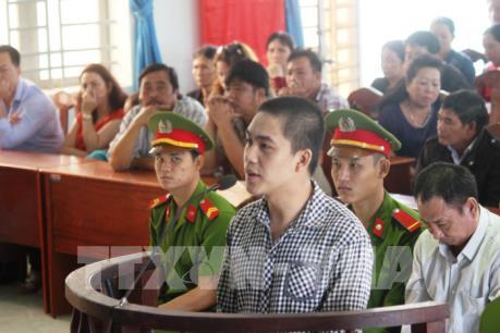 Xét xử đường dây vận chuyển hơn 1,4 kg ma túy qua biên giới