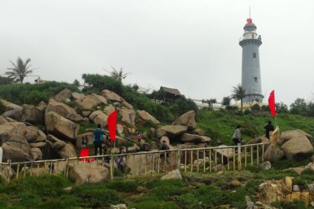 Lễ chào cờ đầu năm 2017 ở điểm cực Đông trên đất liền của Tổ quốc