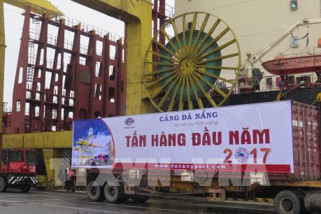 Cảng Đà Nẵng đón tấn hàng đầu năm mới