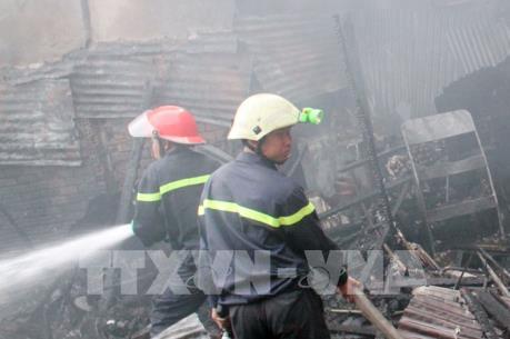TP Hồ Chí Minh: Cháy lớn ở đường Bạch Đằng