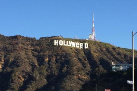 Người dân Mỹ ngỡ ngàng khi tấm biển Hollywood bị đổi thành "Hollyweed" chỉ sau một đêm