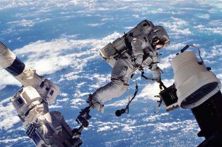 Du hành gia người Mỹ gốc Phi đầu tiên lên ISS