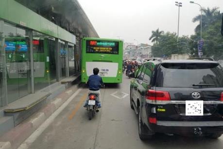 Phạt nguội đến 1,2 triệu đồng phương tiện tạt đầu, cướp làn xe buýt nhanh 