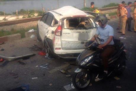 Truy tìm các đối tượng cho xe lao vào gác chắn đường sắt