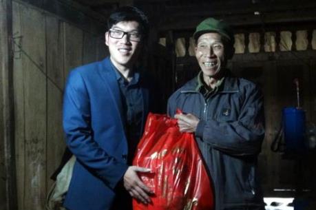 EVN tặng quà tết cho hàng nghìn trẻ em, gia đình chính sách, hộ nghèo nơi biên giới