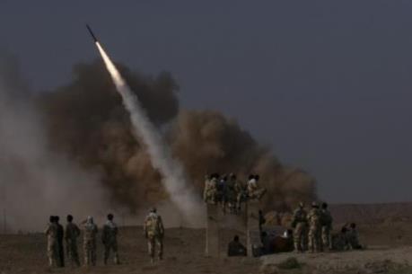 Iran tăng chi tiêu quân sự, phát triển tên lửa tầm xa