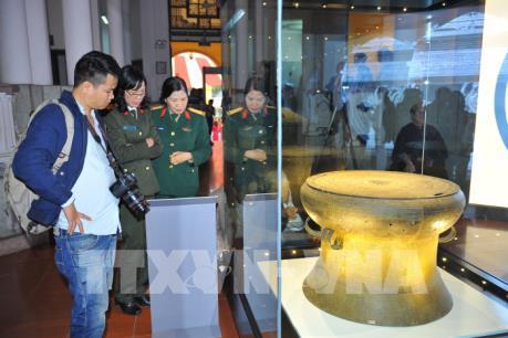 Lần đầu trưng bày hệ thống 18 bảo vật quốc gia ở Việt Nam