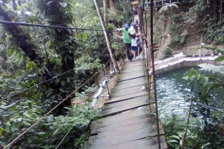 Kinh hoàng sập cầu treo tại Colombia