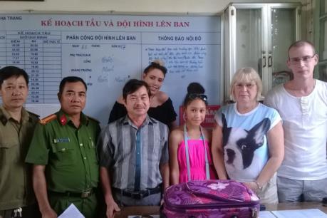 Tiếp viên đường sắt trả lại tài sản có giá trị lớn cho khách nước ngoài