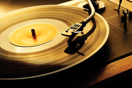 Doanh số bán đĩa than tại Anh đạt mức cao kỷ lục trong một phần tư thế kỷ