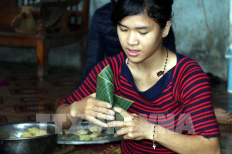 Làng nghề nhộn nhịp vào vụ Tết