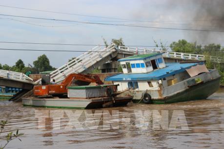 Nhanh chóng khắc phục hậu quả vụ sập cầu nghiêm trọng tại Cà Mau