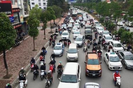 Gần Tết, nhiều ngả đường Hà Nội ùn tắc nặng