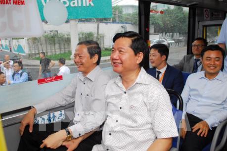 Bí thư Đinh La Thăng đích thân kiểm tra việc phục vụ hành khách dịp Tết Nguyên đán