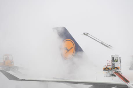 Máy bay của hãng Lufthansa phải hạ cánh khẩn cấp tại Moskva