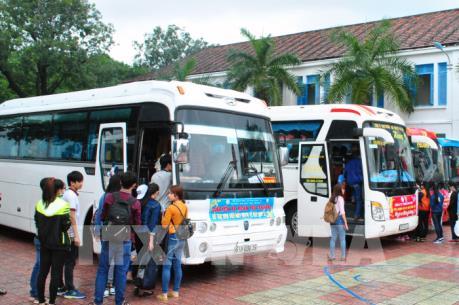 Hỗ trợ xe đưa sinh viên các tỉnh miền Trung về quê đón Tết