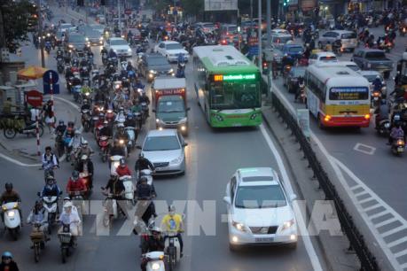Hà Nội thí điểm lắp dải phân cách cứng cho buýt nhanh BRT