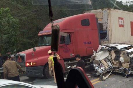 Tai nạn giao thông trên cao tốc Hà Nội – Lào Cai, 3 người bị thương